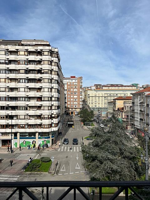 Piso recien reformado de 3 habitacion y 2 baños con balcon en el centro de Santander