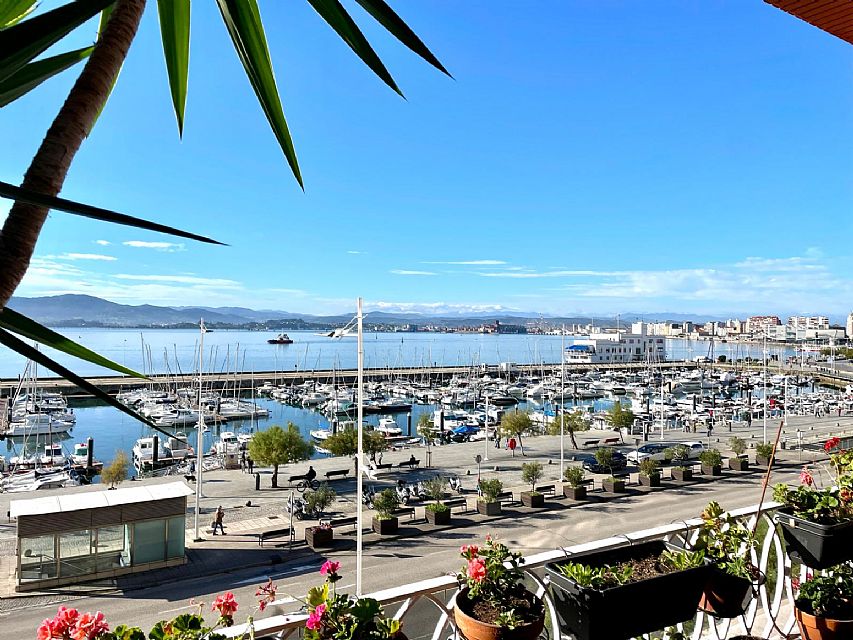Vivienda de 200 metros, 4 habitaciones, 3 baños y con terraza a la bahia de Santander.